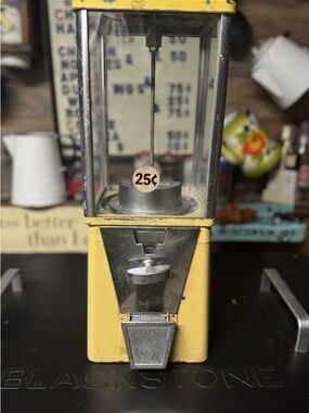 Vintage Yellow Candy/Gumball Machine - 25¢